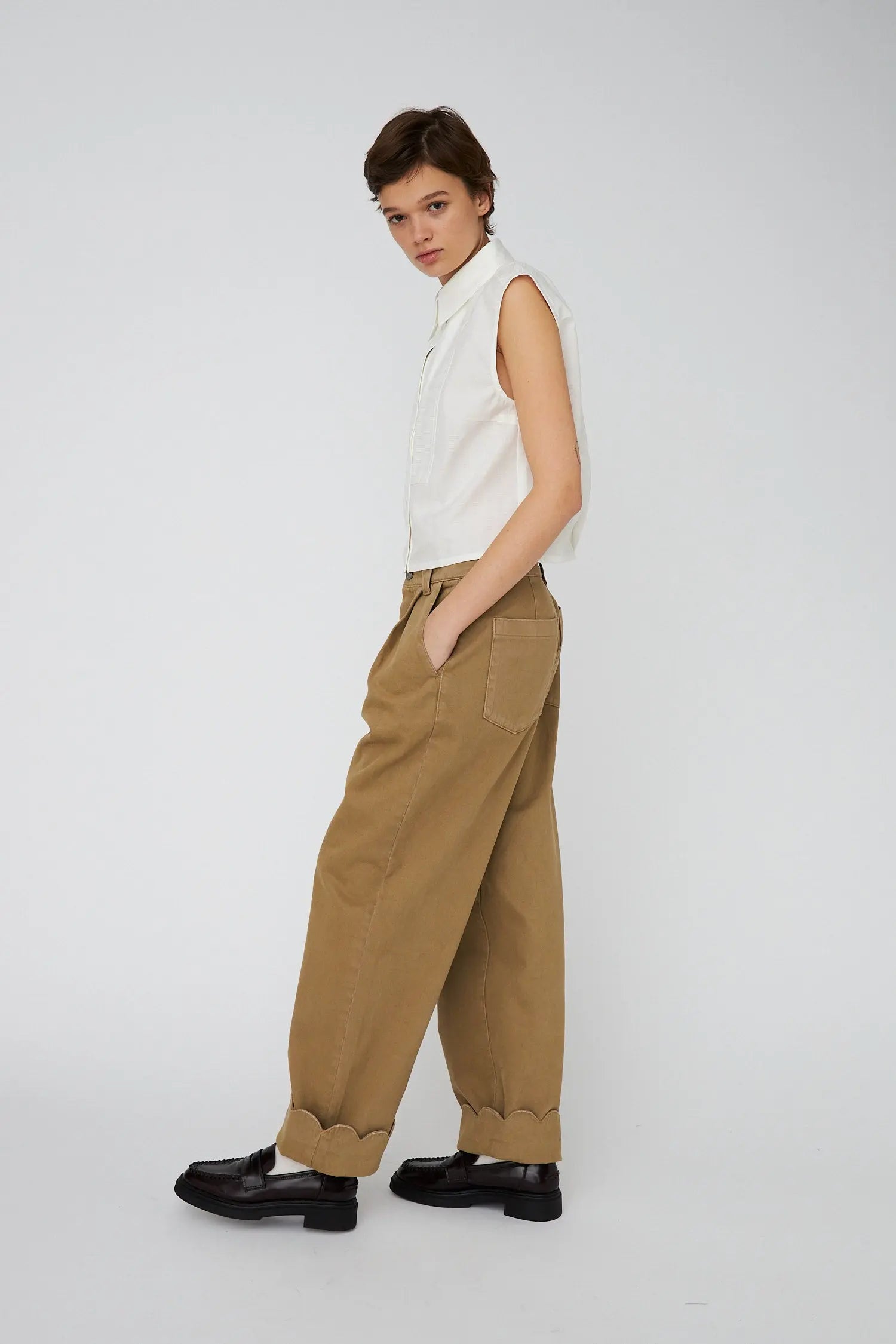 Stella Nova Low-Waist Cotton Pants with Scallop Edge Pants 055 Dark Sand