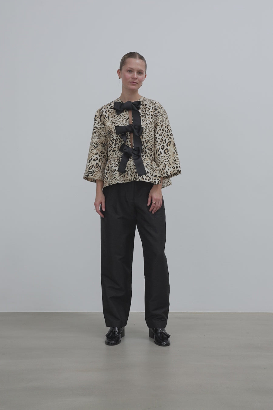 Stella Nova Crispy Peplum Bow Blouse Blouse 081 Leopard